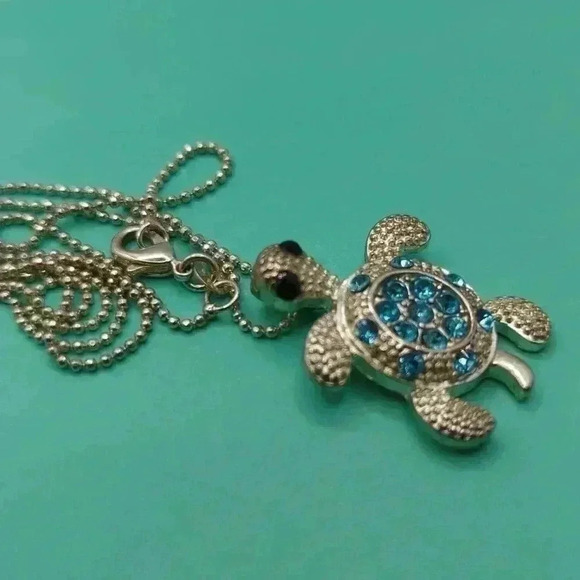 EUC 2" Turtle Blue Rhinestone Shell silvertone body Necklace 18kgp chain euc - Picture 1 of 7